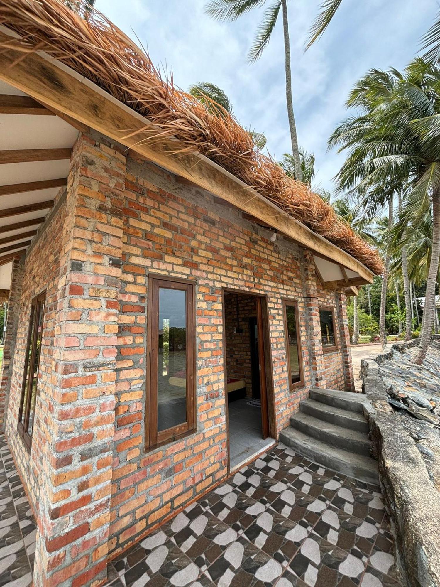 Loola Adventure Resort Teluk Bakau Esterno foto